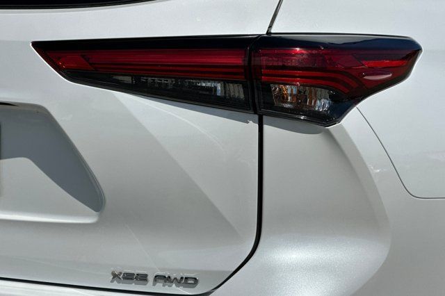 Used 2023 Toyota Highlander XSE AWD/4WD image 36