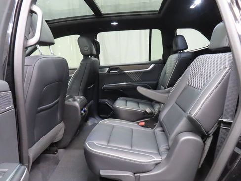 Used 2025 GMC Acadia Denali w/ Super Cruise Package AWD/4WD image 17