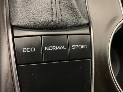 Used 2023 Toyota Camry SE image 14