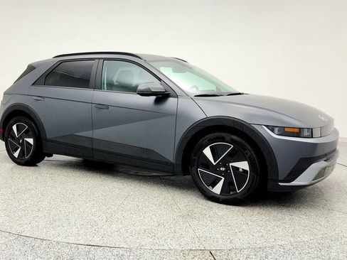 Used 2025 Hyundai Ioniq 5 SEL image 3