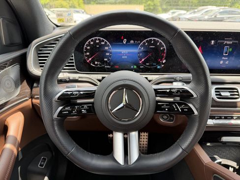 Used 2025 Mercedes-Benz GLS 450 4MATIC image 9