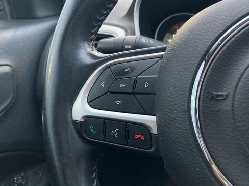 Used 2020 Jeep Compass Latitude FWD image 16