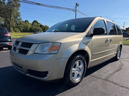 Used 2010 Dodge Grand Caravan Hero w/ Entertainment Group 1 FWD image 3