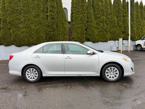 Used 2013 Toyota Camry LE image 10