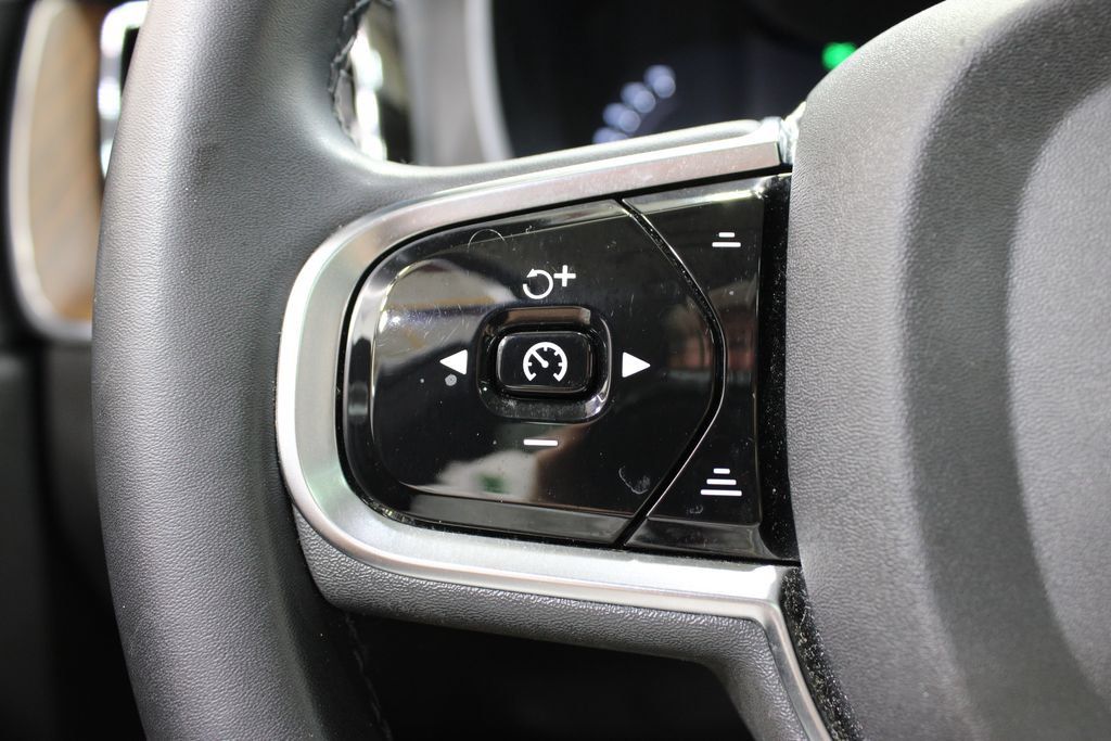 Used 2024 Volvo XC60 B5 Plus AWD/4WD image 28