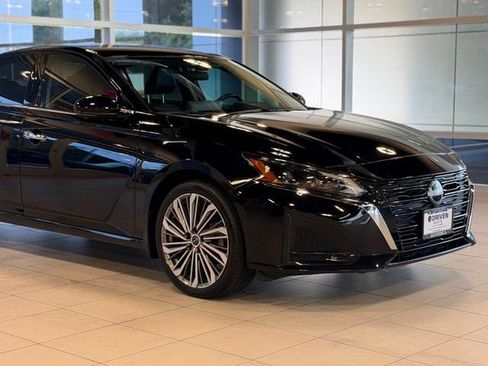 Used 2023 Nissan Altima 2.5 SL AWD/4WD image 5