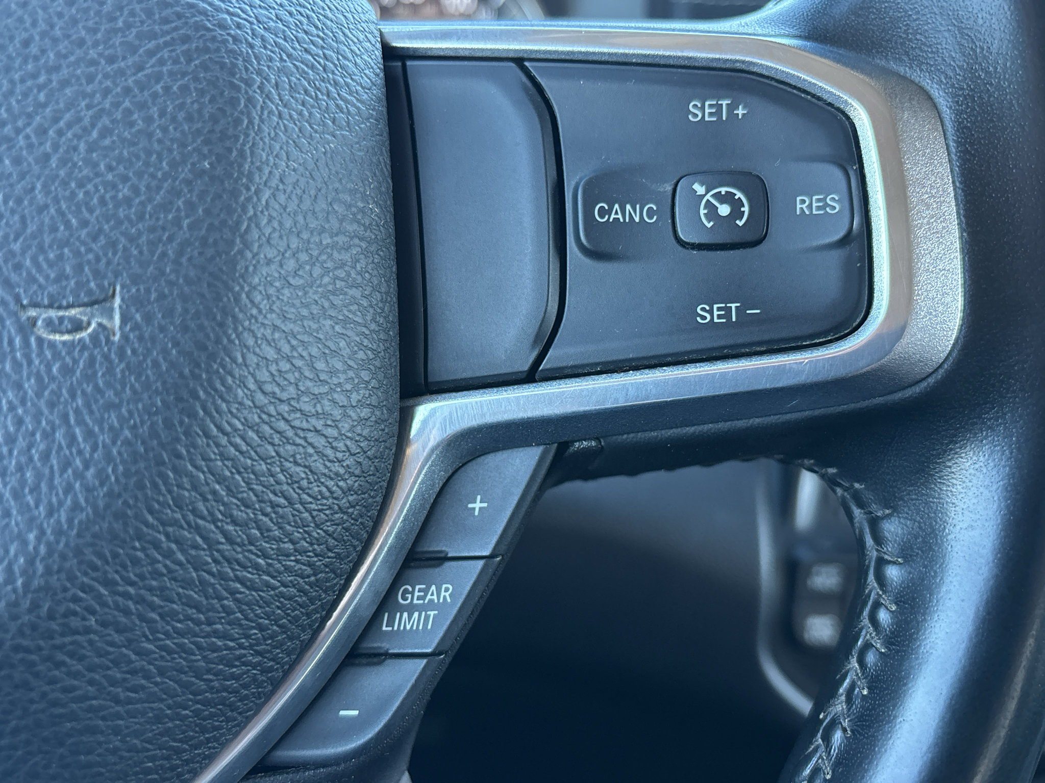 Used 2023 RAM 2500 Laramie AWD/4WD image 15