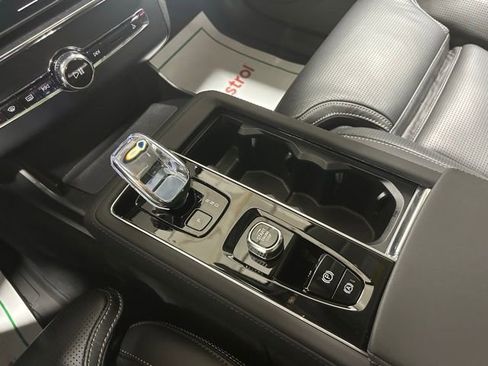 Used 2025 Volvo XC90 B6 Plus AWD/4WD image 23