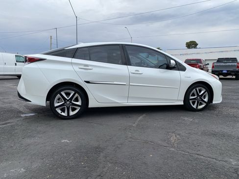 Used 2017 Toyota Prius Four Touring image 5