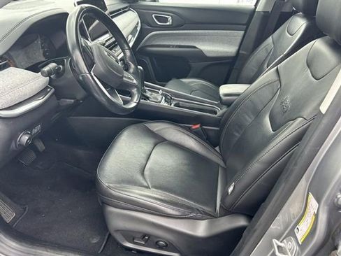 Used 2022 Jeep Compass Latitude image 11