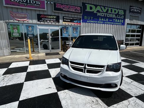Used 2019 Dodge Grand Caravan GT FWD image 3