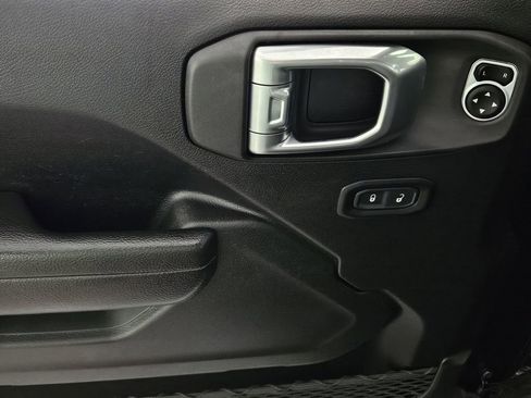 Used 2024 Jeep Wrangler Unlimited w/ Convenience Group image 25