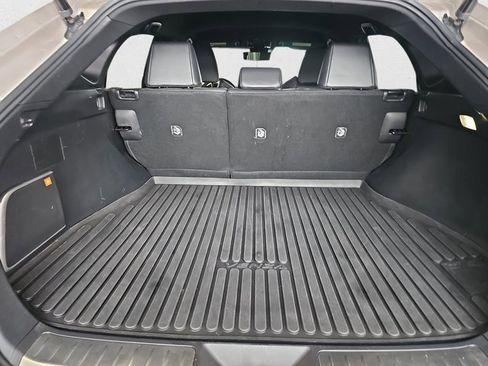 Used 2021 Toyota Venza image 12