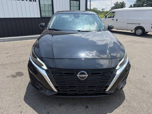 Used 2023 Nissan Altima 2.5 SV w/ SV Premium Package AWD/4WD image 2