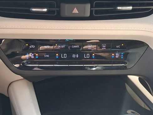 Used 2022 Buick Envision Avenir w/ Technology Package II FWD image 15