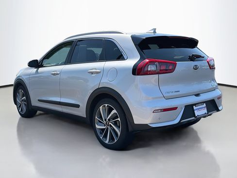Used 2018 Kia Niro Touring FWD image 12
