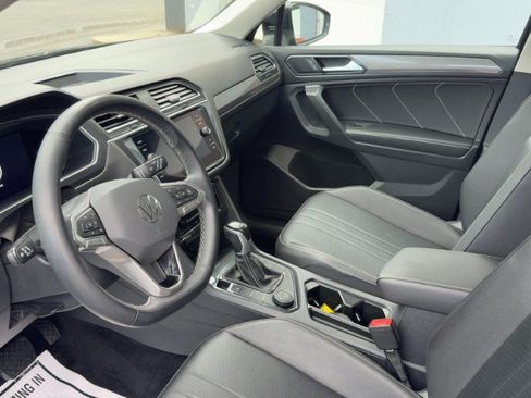 Used 2022 Volkswagen Tiguan SE AWD/4WD image 9