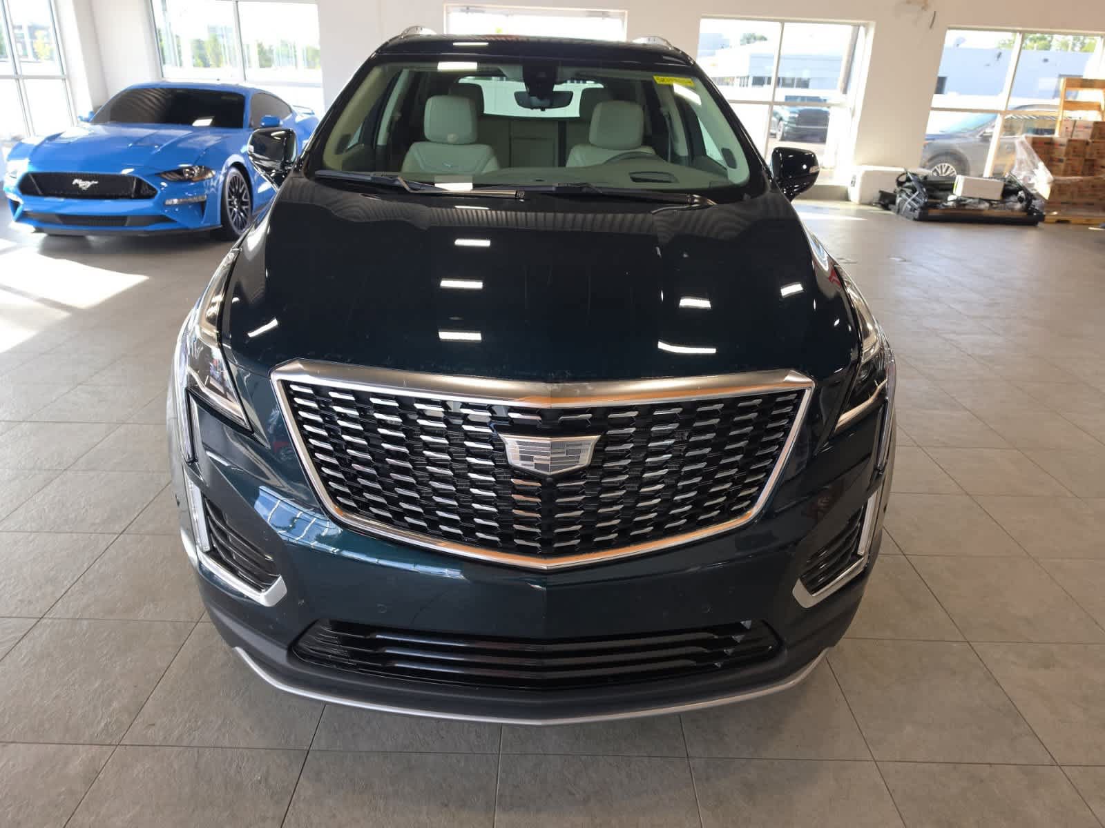 Used 2025 Cadillac XT5 Premium Luxury w/ Technology Package AWD/4WD image 2