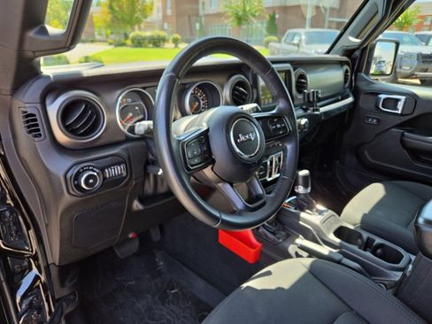 Used 2018 Jeep Wrangler Unlimited Sport S AWD/4WD image 14