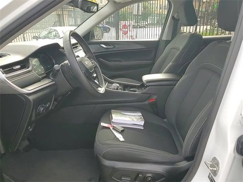 Used 2023 Jeep Grand Cherokee L Laredo image 12