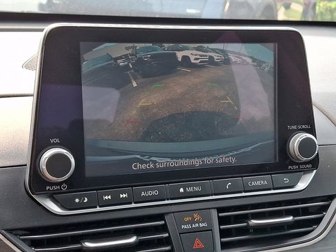 Used 2025 Nissan Altima 2.5 SV FWD image 17