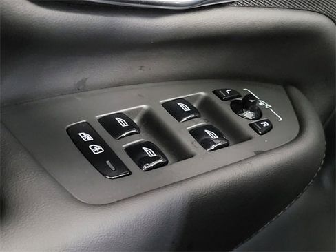 Certified 2025 Volvo XC90 B6 Plus image 39