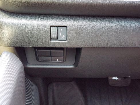 Used 2025 Chevrolet Colorado Trail Boss AWD/4WD image 18