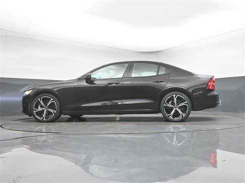 Used 2024 Volvo S60 B5 Plus image 38