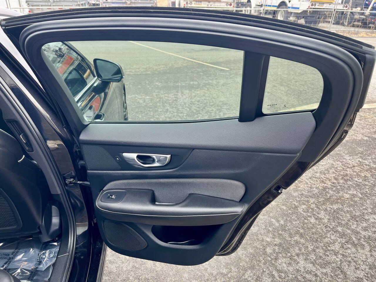 Used 2024 Volvo S60 B5 Plus FWD image 22