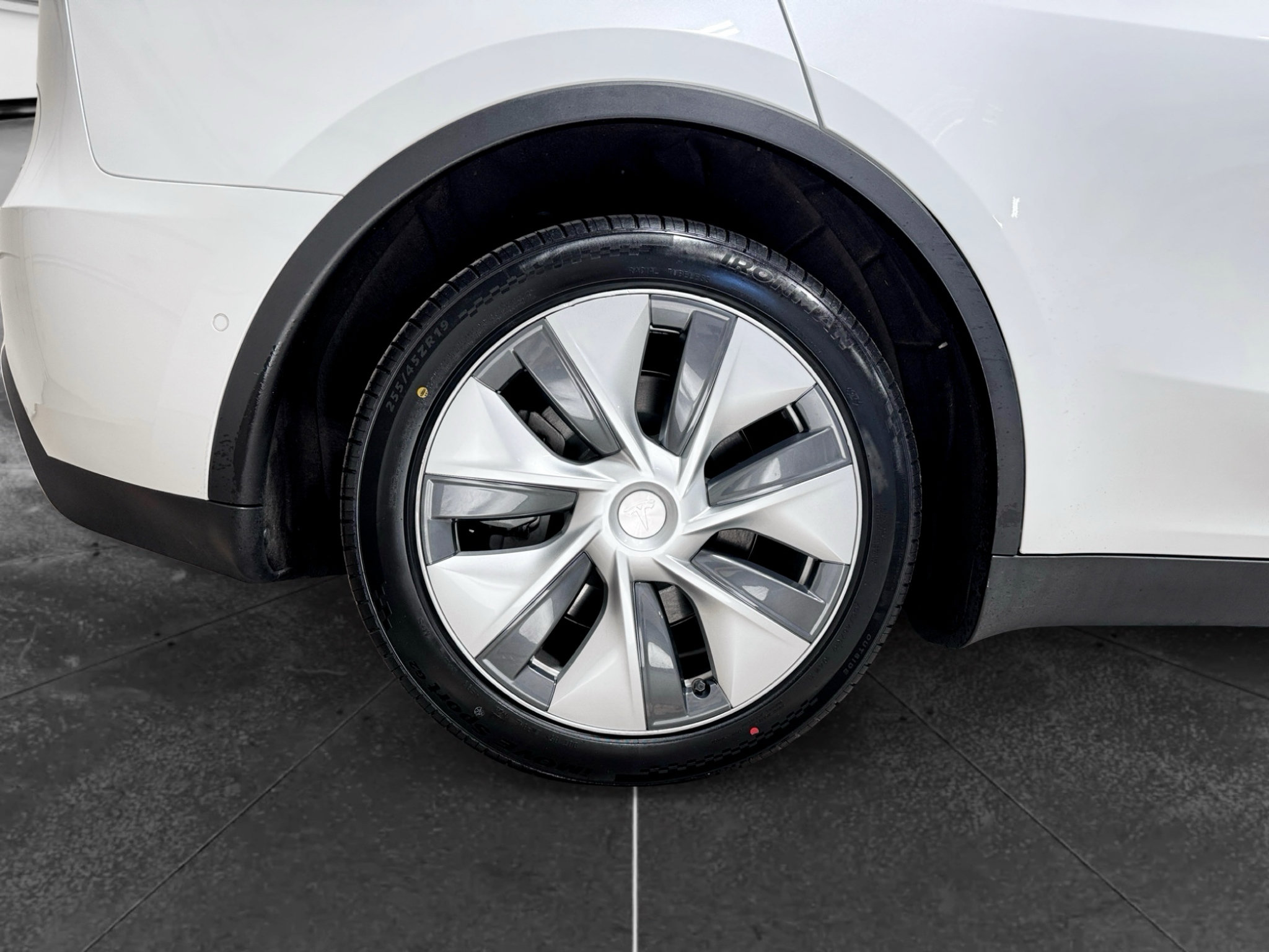 Used 2022 Tesla Model Y Long Range AWD/4WD image 33