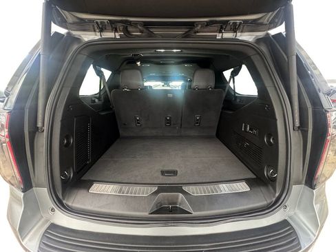 Used 2023 Chevrolet Suburban Premier image 18