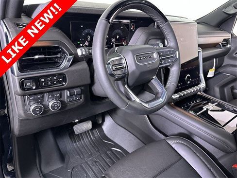 Used 2025 GMC Yukon Denali w/ Denali Reserve Package image 10