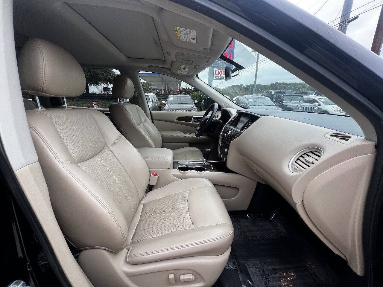 Used 2019 Nissan Pathfinder Platinum w/ Cargo Package FWD image 14