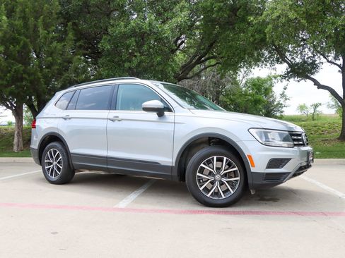 Used 2019 Volkswagen Tiguan SE w/ Panoramic Sunroof Package AWD/4WD image 1
