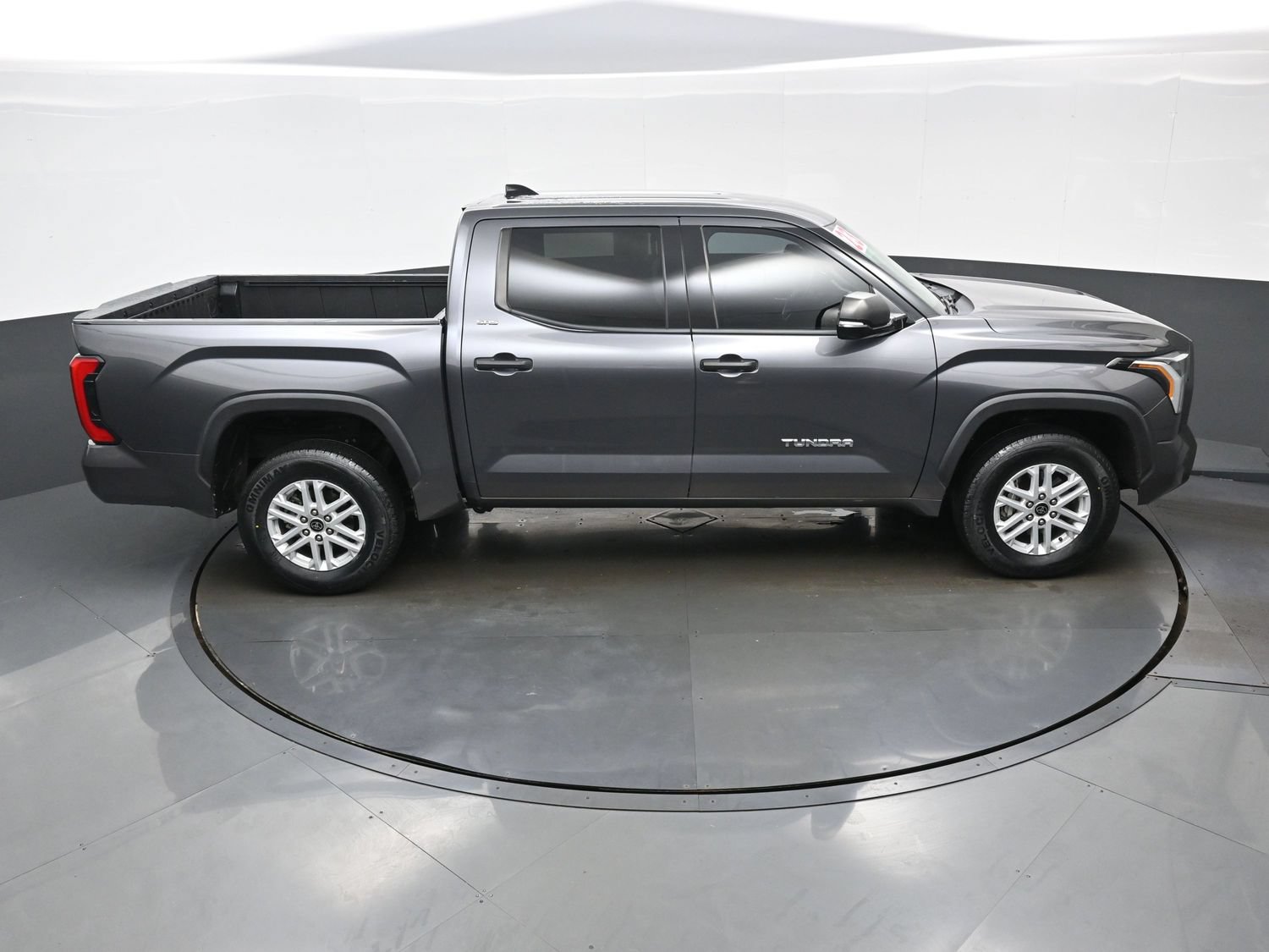 Used 2023 Toyota Tundra SR5 w/ SR5 Convenience Package AWD/4WD image 41