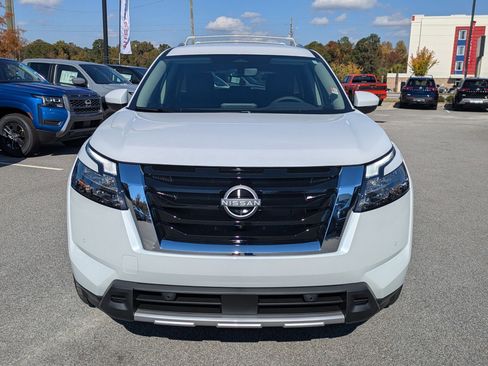 New 2025 Nissan Pathfinder SL image 9