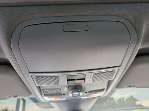 Certified 2022 Volkswagen Passat 2.0T image 32