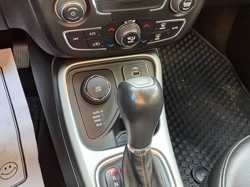 Used 2018 Jeep Compass Latitude w/ Popular Equipment Group image 19