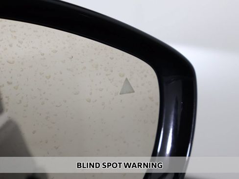 Used 2024 Chrysler Pacifica Touring-L FWD image 4