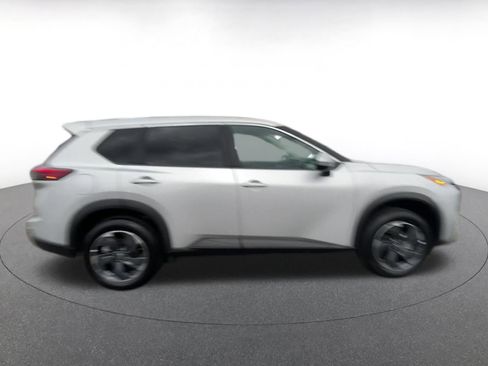 Used 2025 Nissan Rogue SV image 16