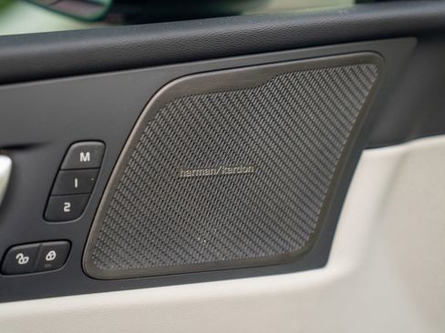 Used 2024 Volvo XC60 B5 Plus w/ Protection Package Premier image 11