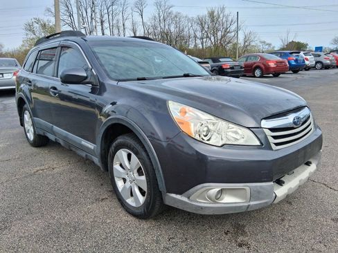 Used 2011 Subaru Outback 2.5i Limited image 3