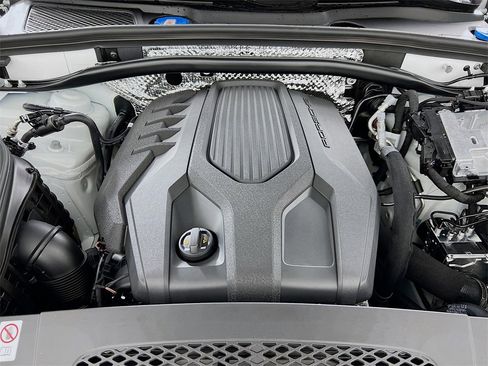 New 2026 Porsche Macan image 31