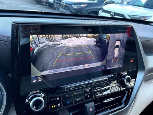 Used 2021 Toyota Highlander Platinum image 26