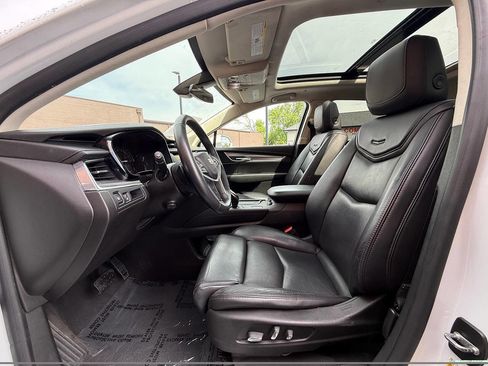 Used 2017 Cadillac XT5 Luxury w/ Driver Awareness Package FWD image 16