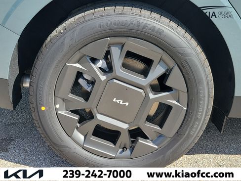 New 2027 Kia Carnival SX FWD image 8