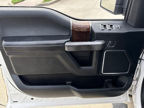 Used 2015 Ford F150 Platinum w/ Equipment Group 701A Luxury image 16