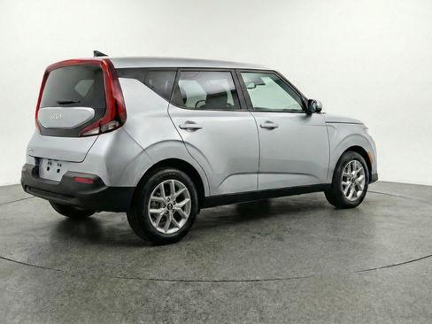 Used 2025 Kia Soul LX w/ LX Technology Package FWD image 9