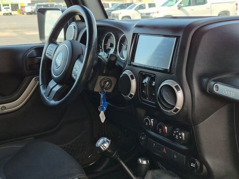 Used 2016 Jeep Wrangler Unlimited Sahara w/ Connectivity Group image 12