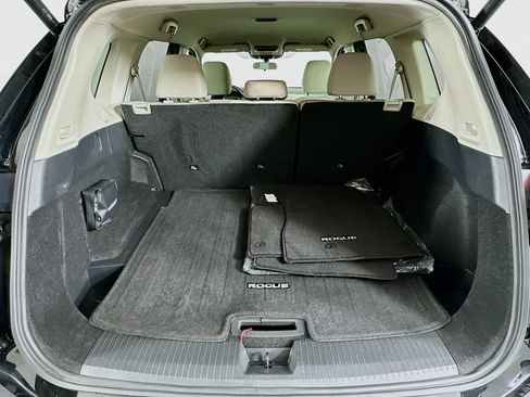 Used 2025 Nissan Rogue SV FWD image 28